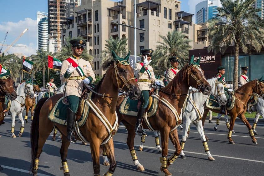 Parade festive de Dubaï sur le boulevard Mohammed Bin Rashid.