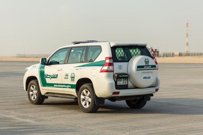 Une voiture de police à l'aéroport DUBAI AL MAKTOUM.