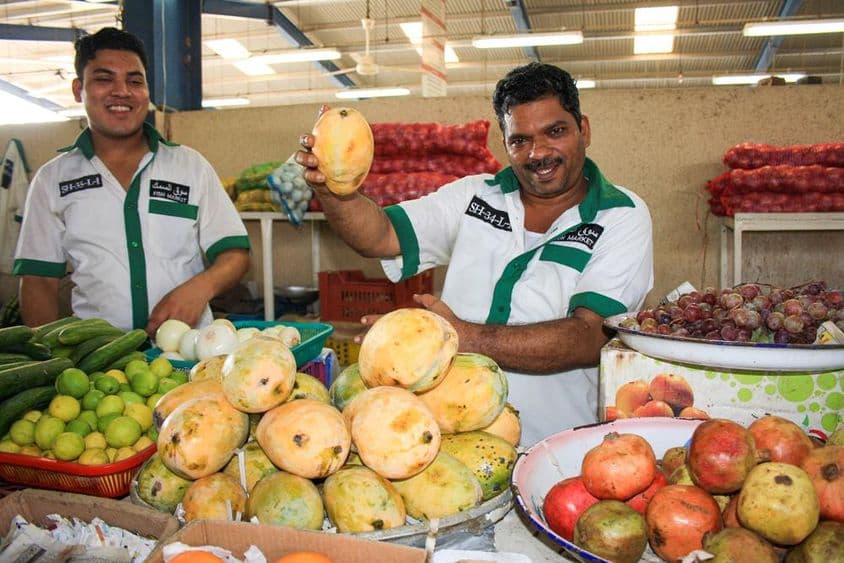À un marché de fruits et légumes à Dubaï, ÉAU.