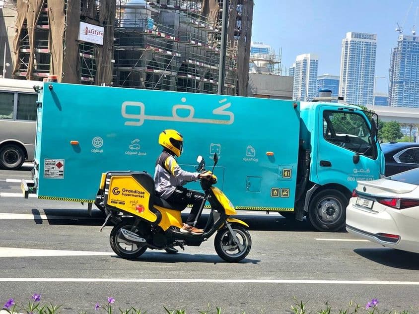 Camion de livraison de carburant Cafu conçu pour les services de ravitaillement mobile.