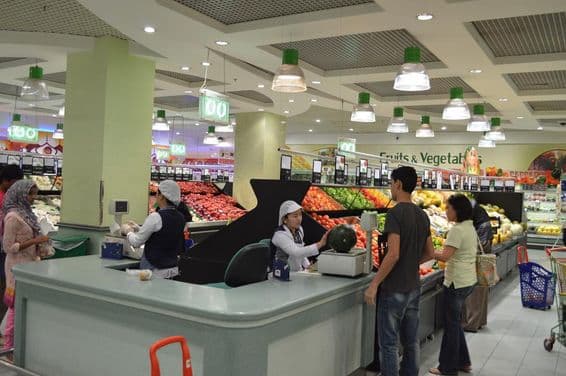 Département des fruits frais de l'hypermarché Lulu à Dubaï.