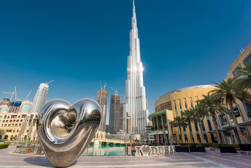 Burj Khalifa - bâtiment moderne futuriste.