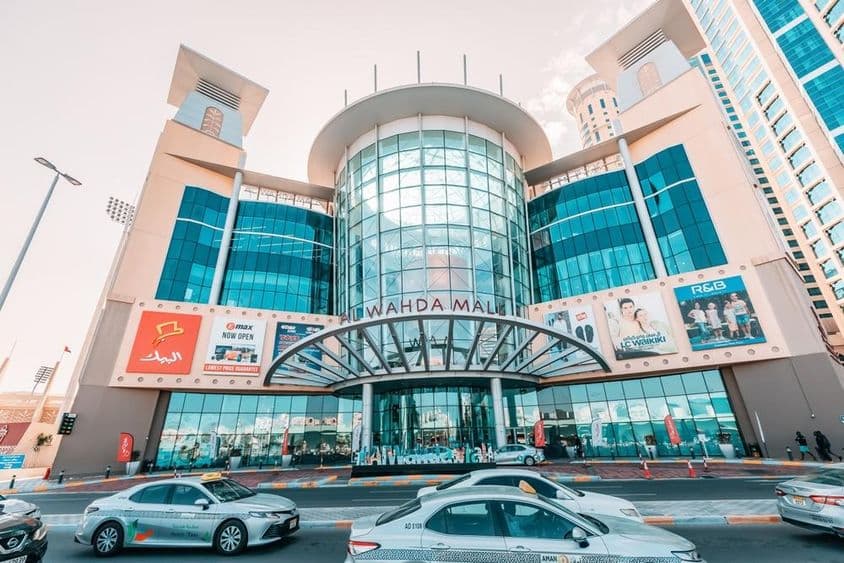 Abu Dhabi, Émirats Arabes Unis : Centre Commercial Al Wahda.