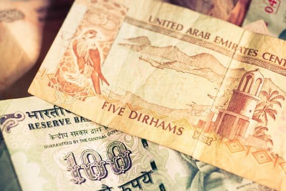 Devises des Émirats Arabes Unis et de la République de l'Inde.