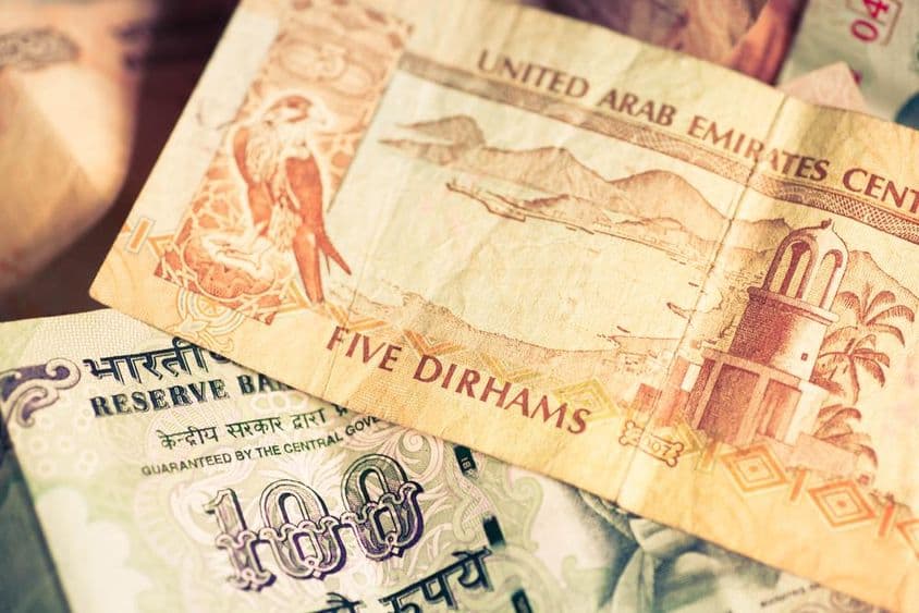 Devises des Émirats Arabes Unis et de la République de l'Inde.