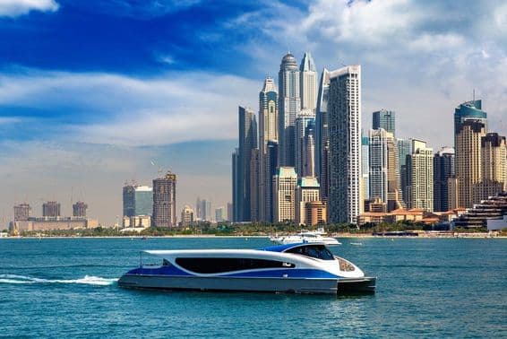 Marina de Dubaï par une journée ensoleillée, Émirats Arabes Unis.