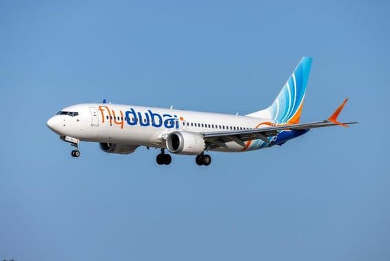 FlyDubai Boeing 737 MAX 8 atterrissant.
