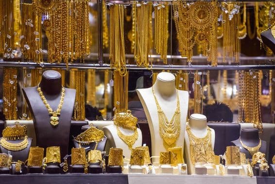 Or au célèbre Souk de l'or du marché Deira à Dubaï.