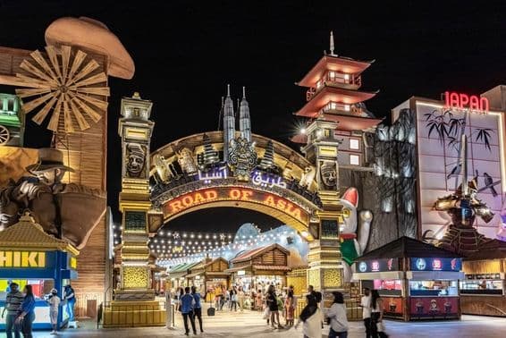 Le pavillon Asia Road près de la ville de Dubaï au Village Global.