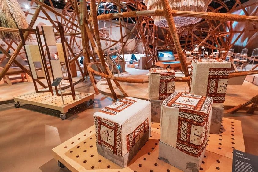 Explorer le patrimoine culturel des EAU dans un cadre muséal.