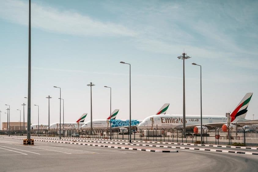 Avions d'Emirates à l'aéroport.