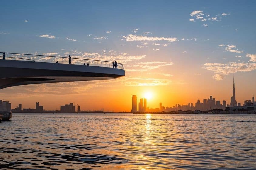 Paysage urbain de Dubaï au coucher du soleil.