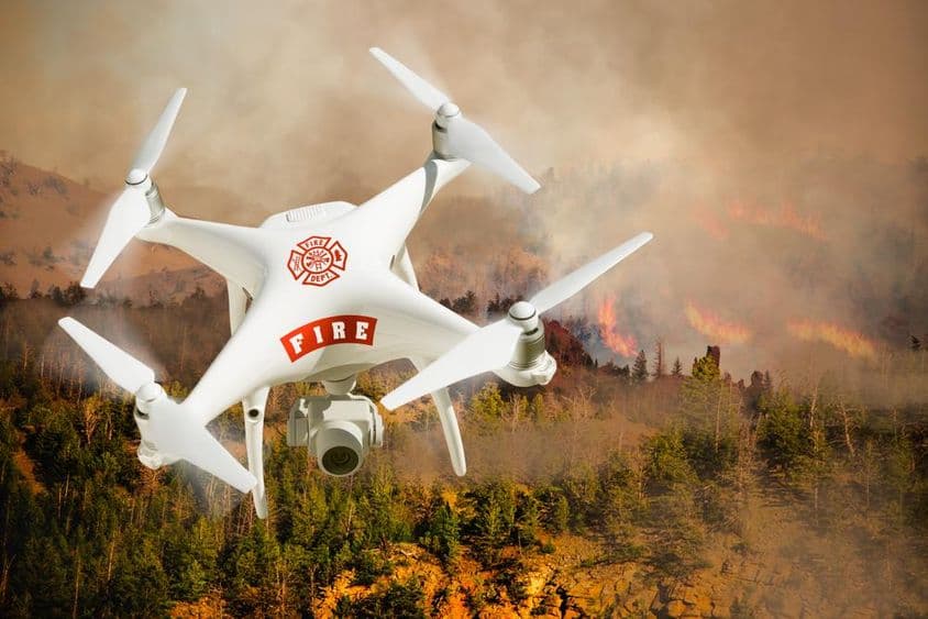 Drone du système d'aéronefs sans pilote du service d'incendie.