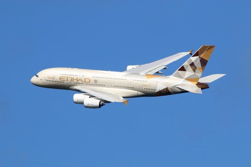 Un avion Airbus A380 d'Etihad Airways en vol.