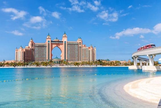 Hôtel Atlantis à Dubaï sur une île artificielle.