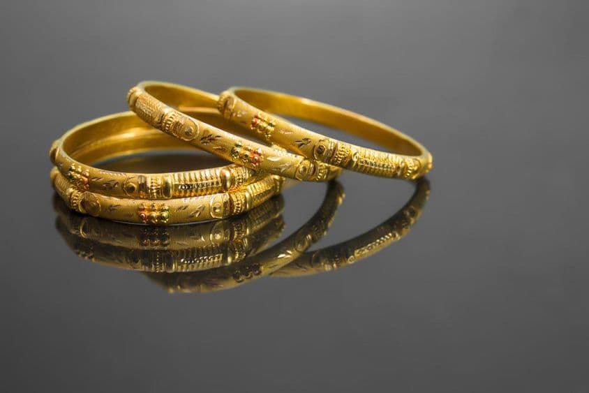 Bracelet traditionnel indien en or.