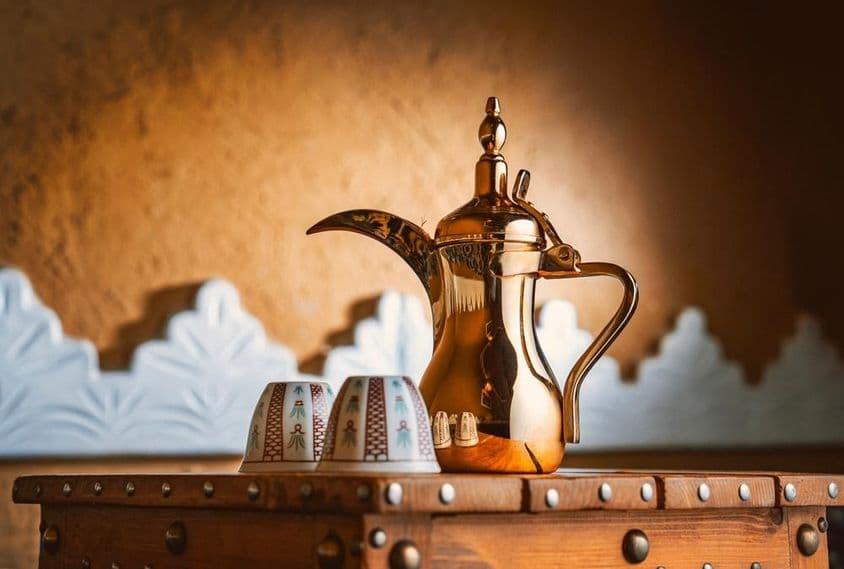 Cafetière arabe traditionnelle. Dallah saoudien.
