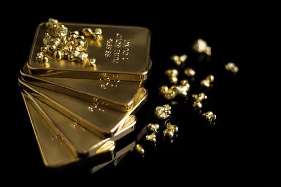 Barres d'or empilées les unes sur les autres.