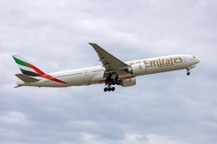 Emirates Boeing 777-31H-ER (REG : A6-EGQ) au décollage.