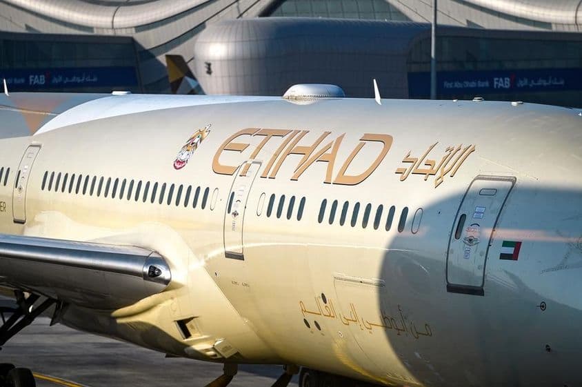 Avion avec livrée Etihad Airways à Dubaï.