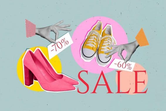 Publicité de soldes avec des talons hauts roses et des chaussures Converse jaunes.