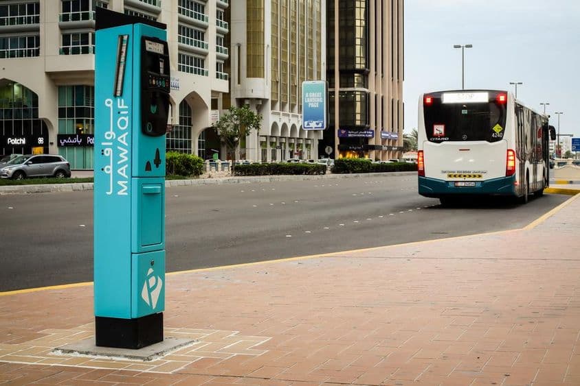 Imprimante de ticket de stationnement MAWAQIF dans la capitale des Émirats Arabes Unis.