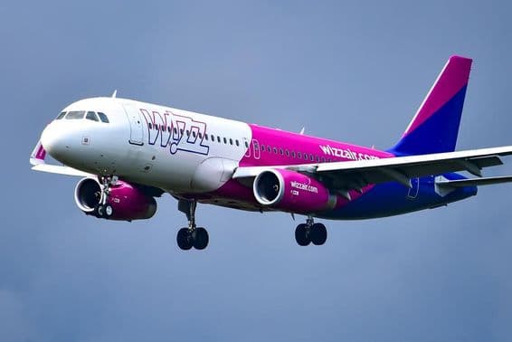 Wizz Air hongroise HA-LYW Airbus A320.