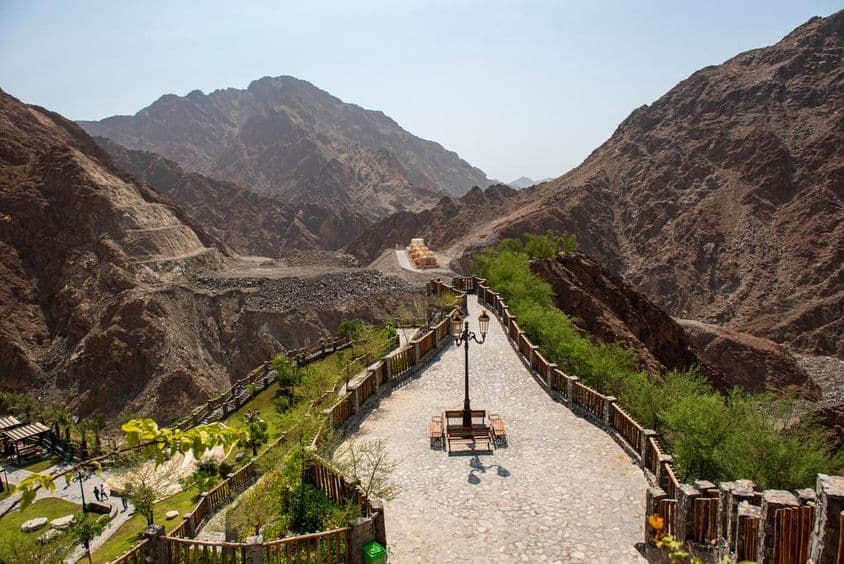 Beau parc dans les montagnes de Sharjah.