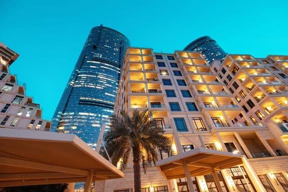 Abu Dhabi, Émirats arabes unis : Bâtiments résidentiels modernes.