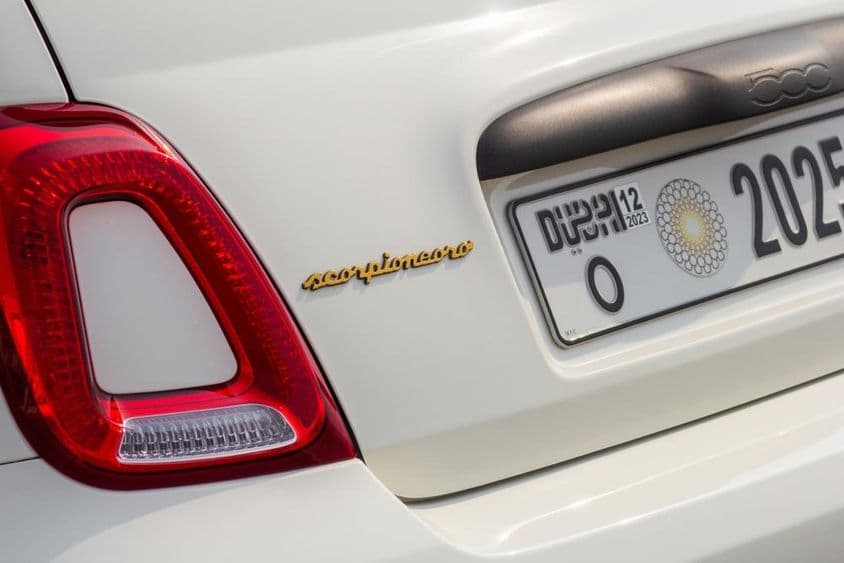 Abarth 695 Esseesse Édition Limitée, Plaque d'Immatriculation de Véhicule.