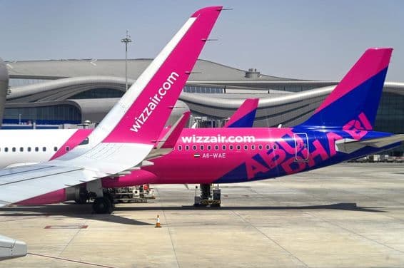 Airbus a321 de la compagnie aérienne Wizz Air à l'aéroport international Zayed.