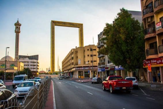 L'ancien district Al Karama avec le monumental Dubai Frame.