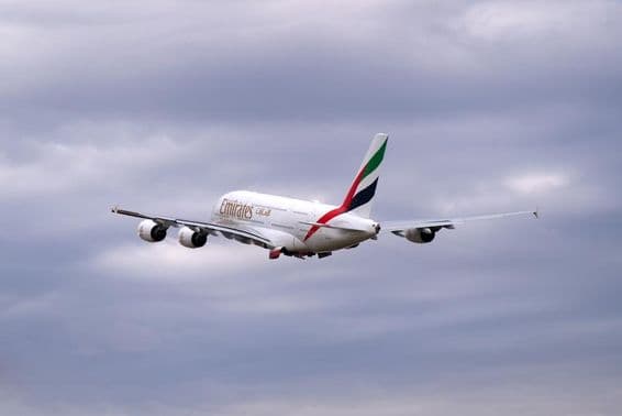 Emirates Airbus A380-861, immatriculation A6-EEY, avion de passagers.