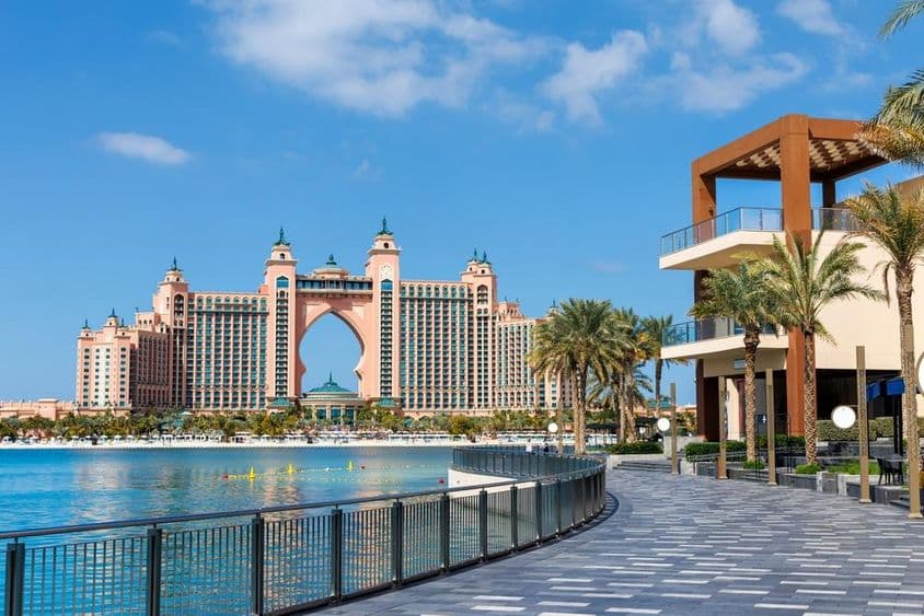 Hôtel Atlantis de Dubaï sur une île artificielle.