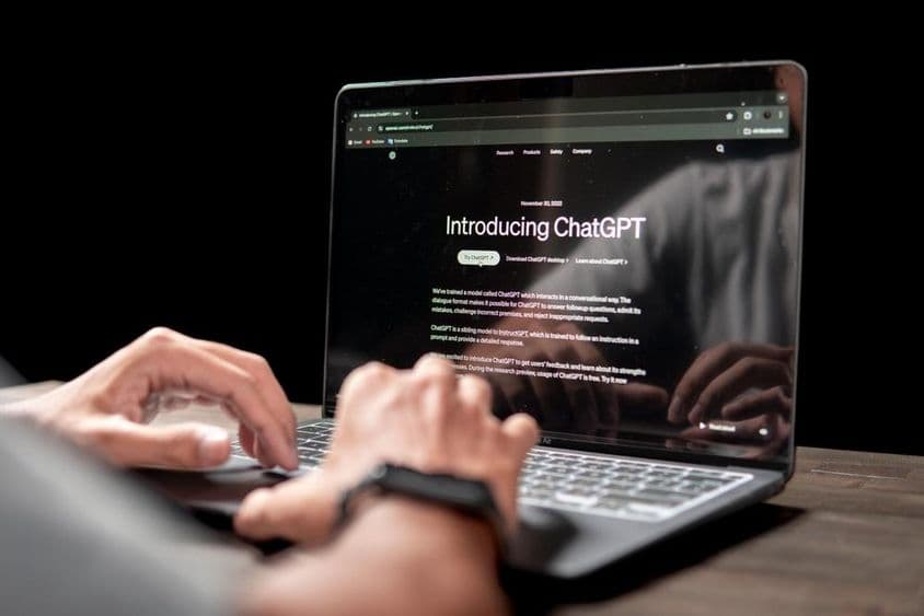 Gros plan sur le site de l'intelligence artificielle Chat GPT.