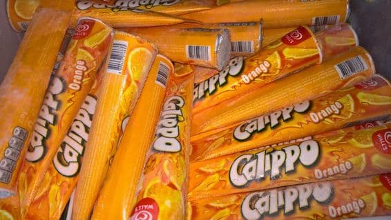 Bâtonnets de glace Calippo dans le congélateur à Dubaï.