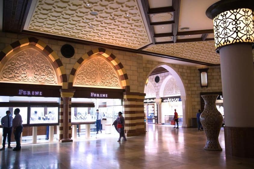 Centre commercial Dubai Mall, le plus grand site de shopping du monde.