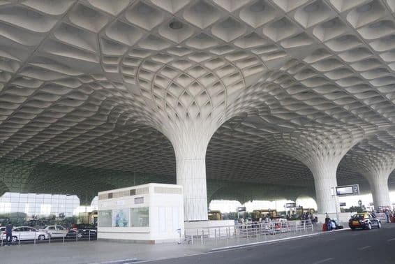 Vue extérieure de l'aéroport international de Mumbai.