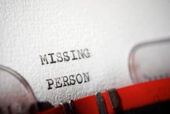 Texte concernant une personne disparue tapé à la machine à écrire.