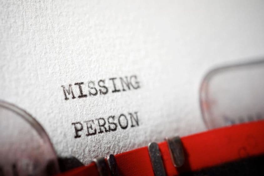 Texte concernant une personne disparue tapé à la machine à écrire.