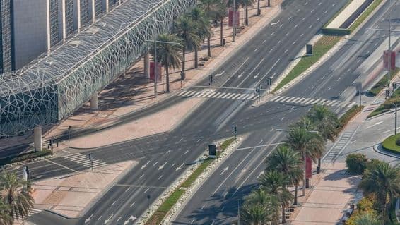 Route vers le centre-ville de Dubaï, Dubaï, Émirats Arabes Unis.