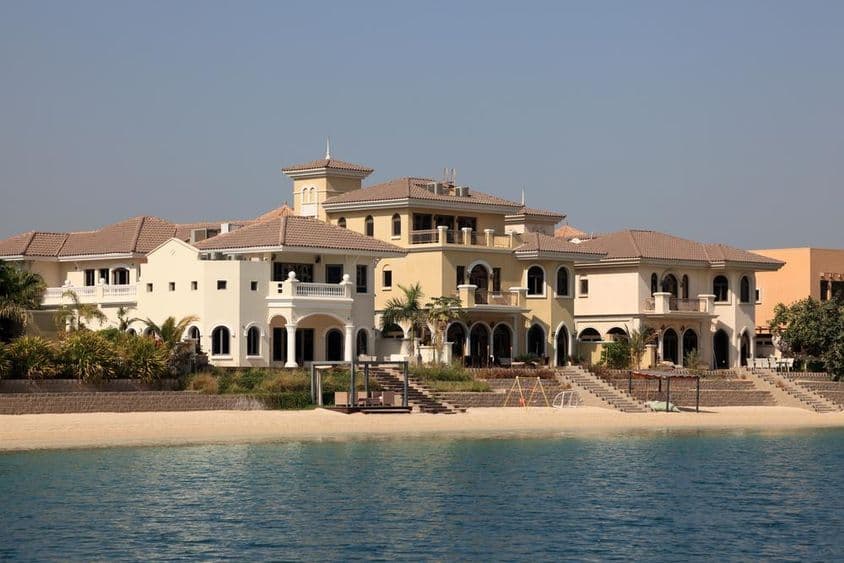 Villas en bord de mer à Palm Jumeirah à Dubaï.