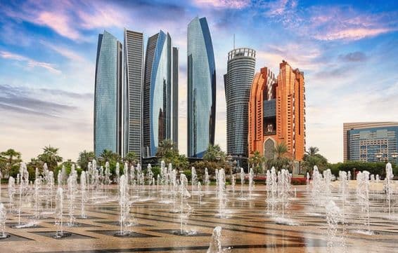 Gratte-ciels à Abu Dhabi.