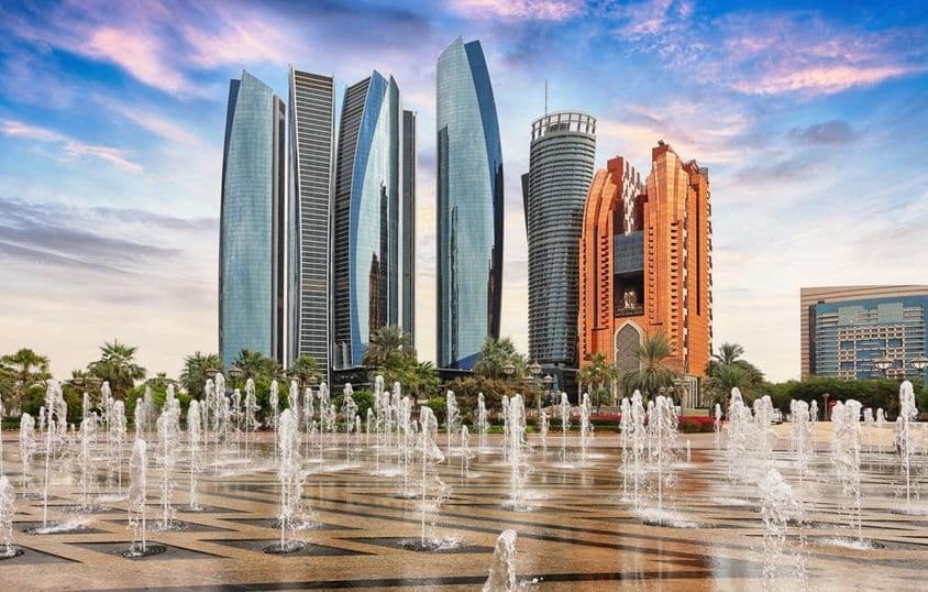 Gratte-ciels à Abu Dhabi.