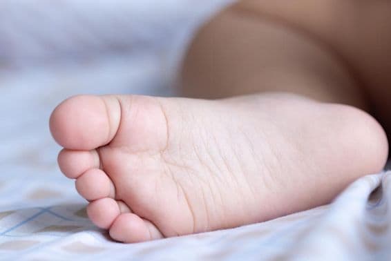 Le pied d'un bébé