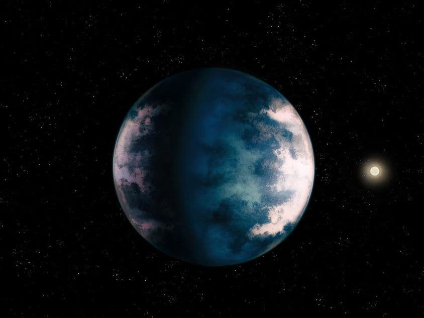 Exoplanète mystérieuse dans l'espace avec des étoiles.