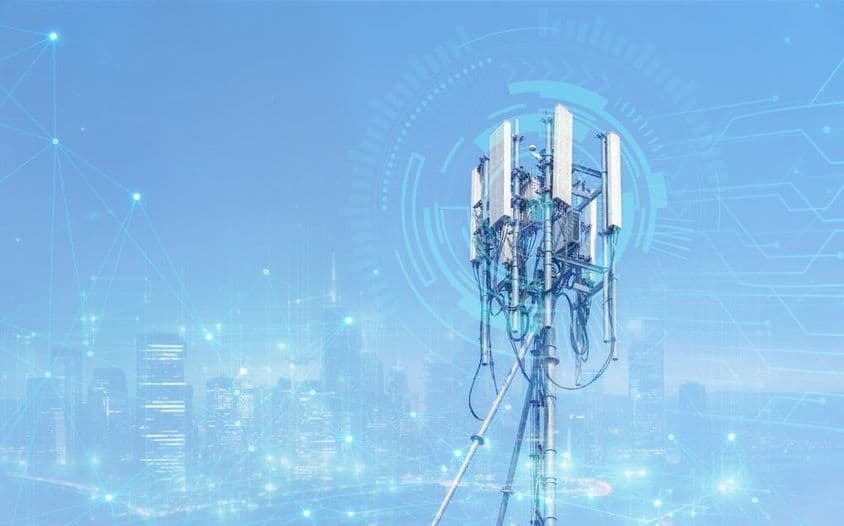 Une tour de téléphonie mobile avec réseau mobile 5G.