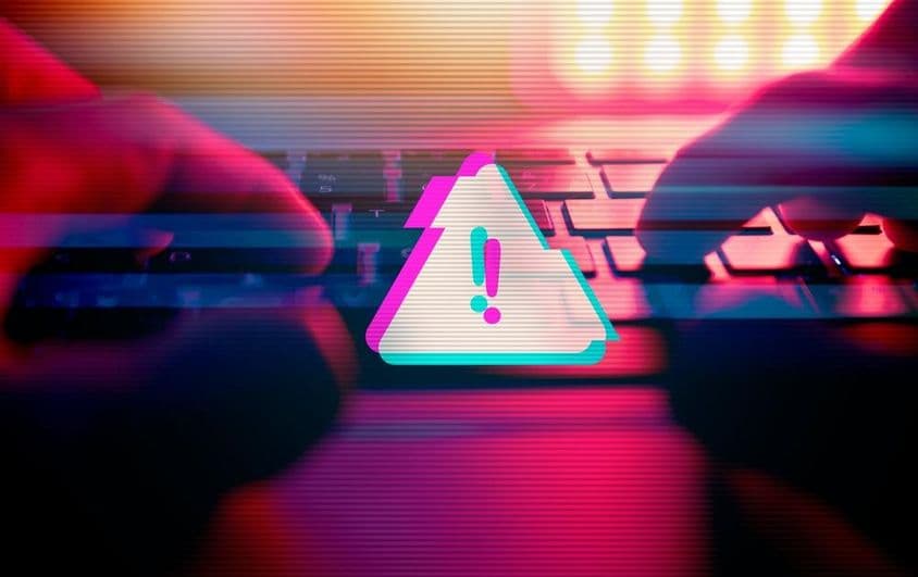 Attaque par logiciel malveillant, alerte virus.