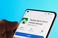 L'application Taptap Send affichée sur un smartphone.