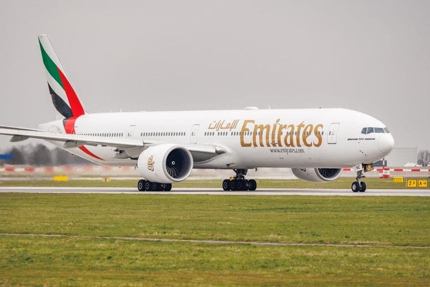 Emirates Boeing 777-31H (ER) REG: A6-ENE à l'aéroport de Prague Vaclav Havel.
